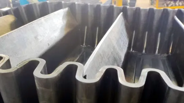 corrugated sidewall conveyor belt