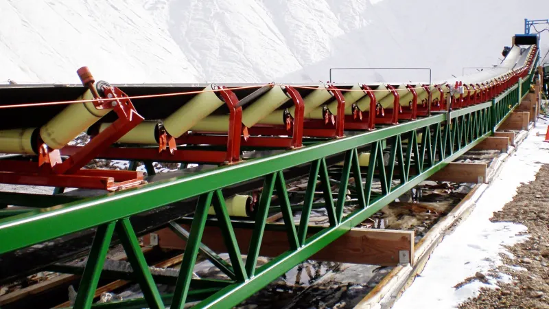 conveyor idler for in-plant conveyor