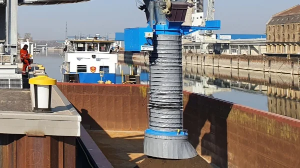 telescopic loading chute for loading solution of ship, train, truck