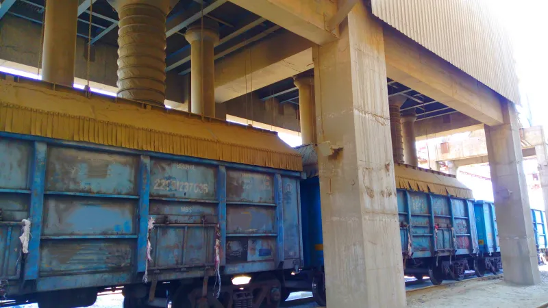 telescopic loading spouts for rail car loading