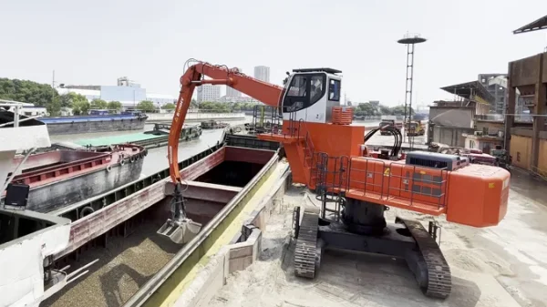 Dual-Powered Mobile Material Handler