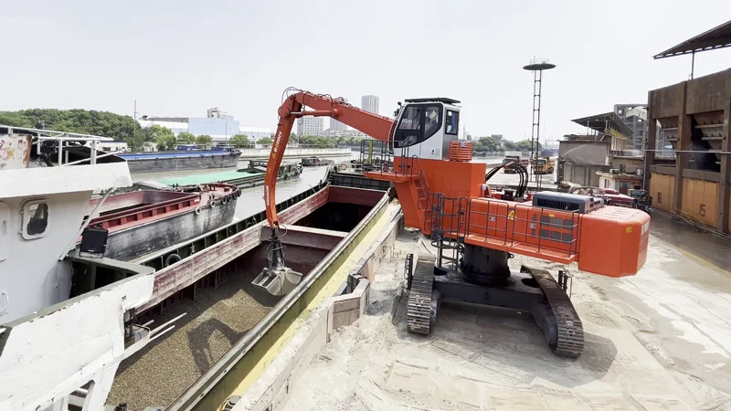 mobile bulk material handling machine for ship loading unloading
