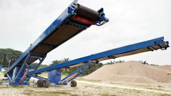 portable radial stacker conveyor for stockpiling processing