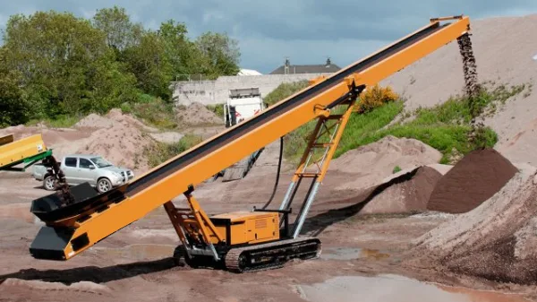 tracked mobile stacking conveyor for aggregate crushing plant