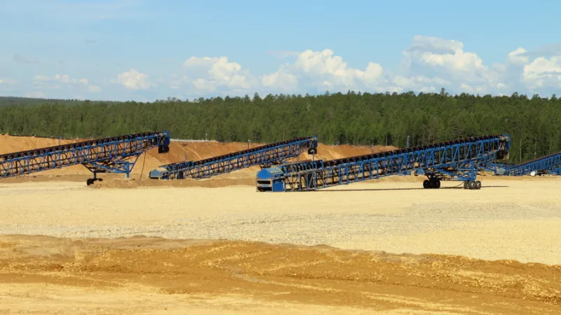 portable transfer conveyor for bulk material transferring