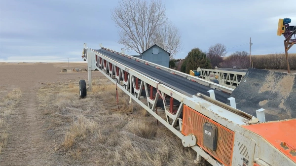 portable transferring conveyor for material handling