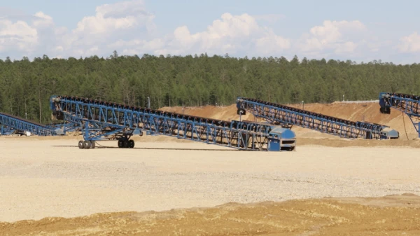 portable transferring conveyor for material handling