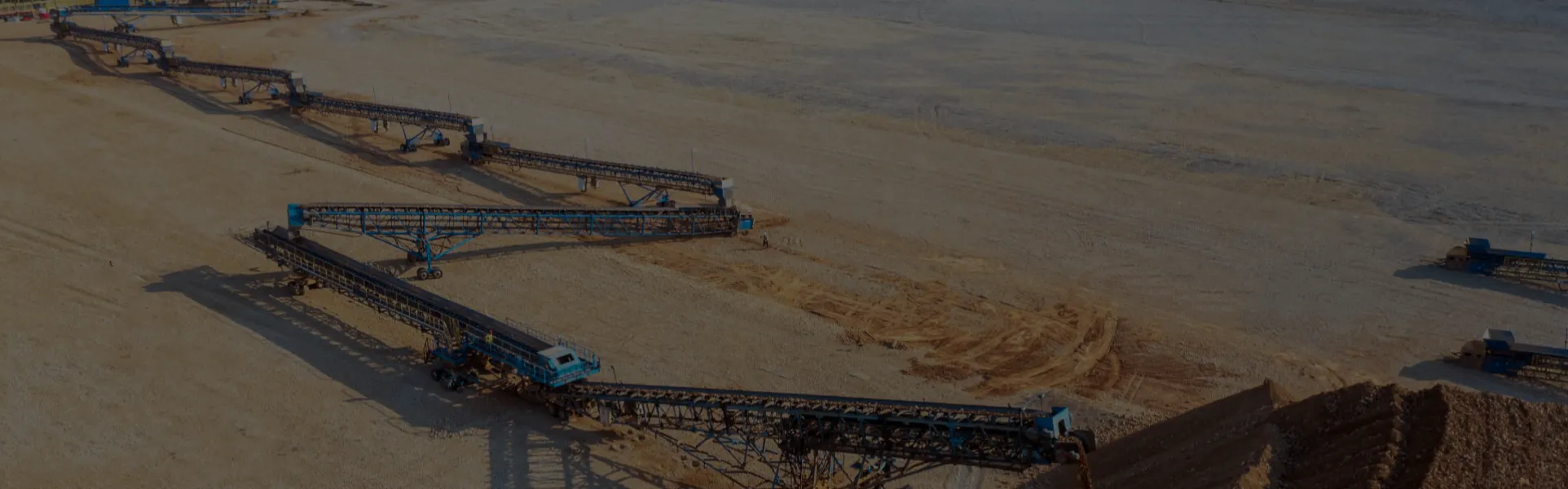 portable transfer conveyor for bulk material transferring