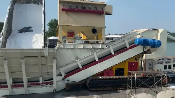 tracked bulk reception feeder for tuck unloading and ship loading