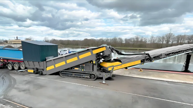 bulk reception working as truck unloader