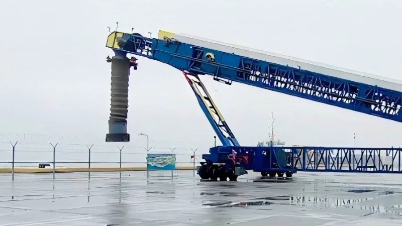 mobile hopper for ship unloading